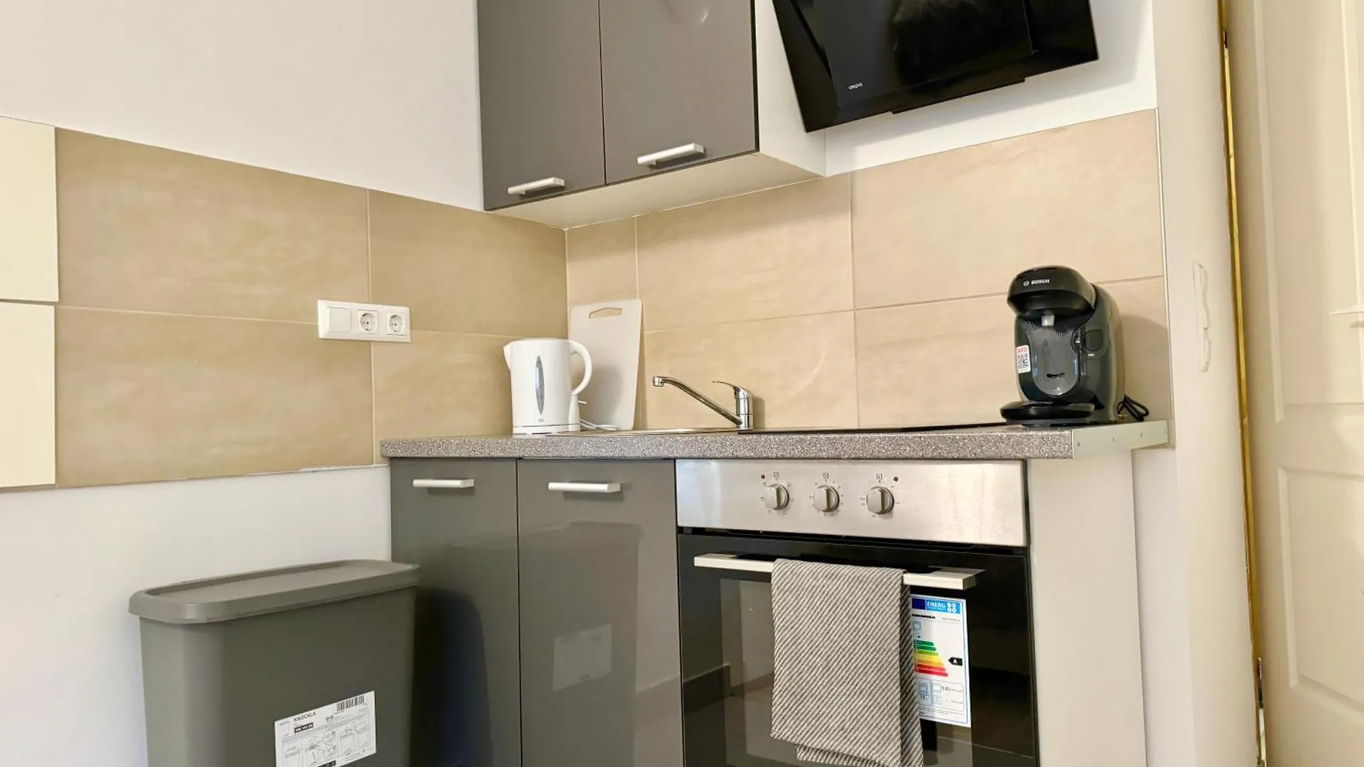 Apartment Cosy Schoenbrunn Suites - Free Underground Parking Vienna