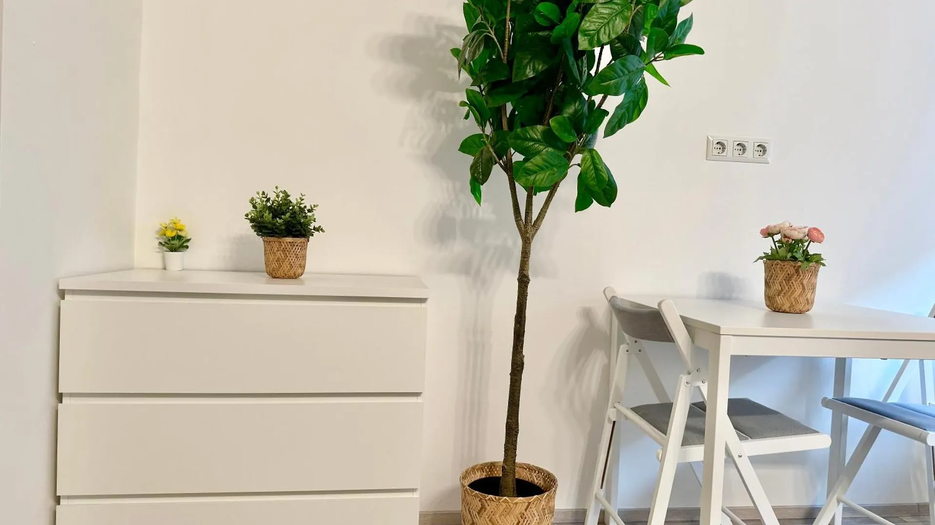 Cosy Schoenbrunn Suites - Free Underground Parking Vienna Austria