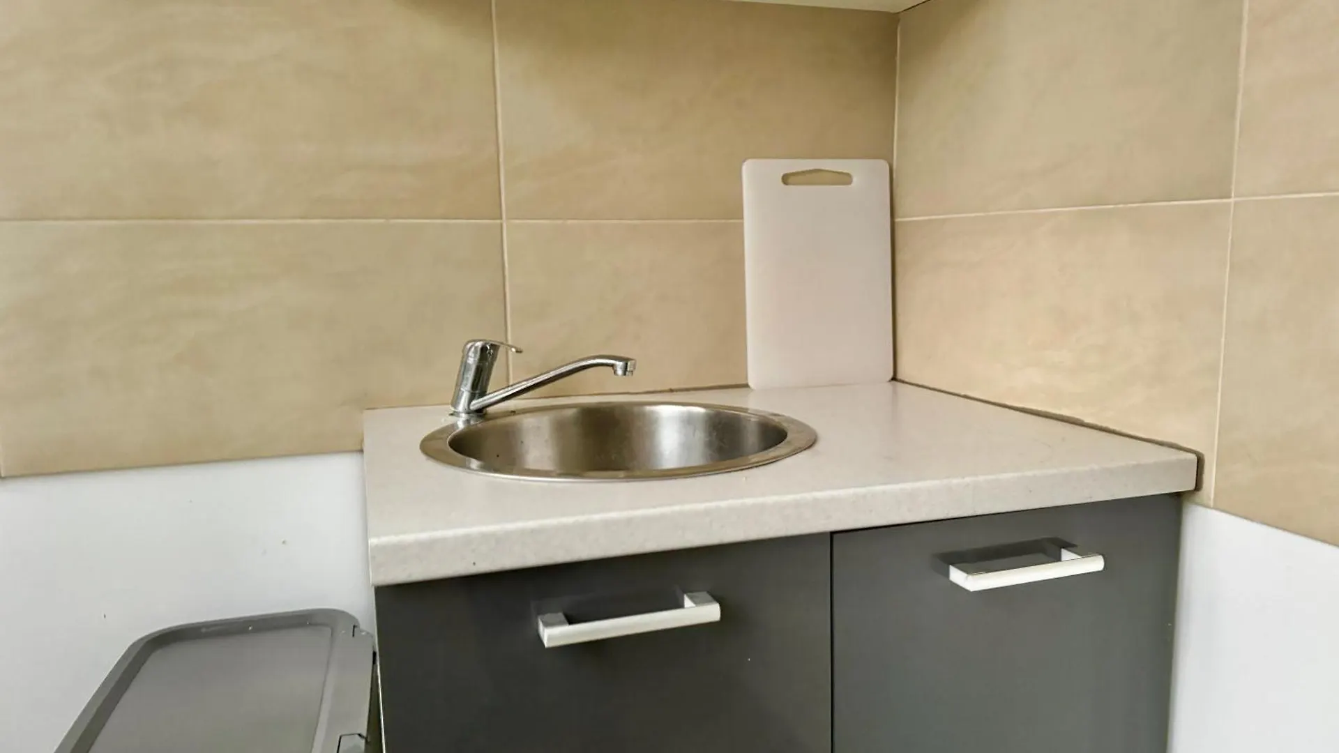 Cosy Schoenbrunn Suites - Free Underground Parking Vienna